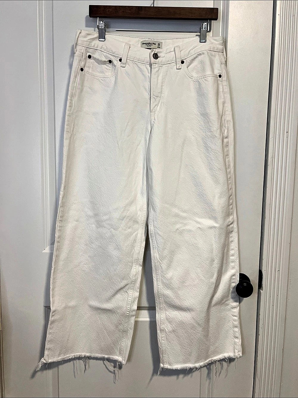 ‘ABERCROMBIE’ THE ULTRA LOOSE LOW RISE JEAN SIZE 28